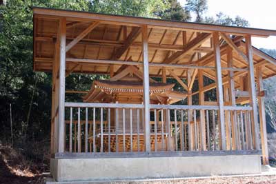 熊野神社覆屋