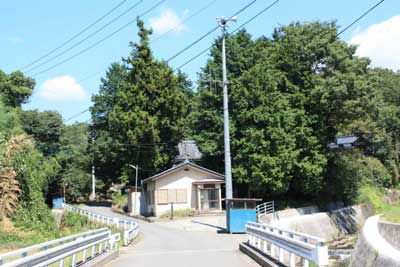 山梨岡神社遠景