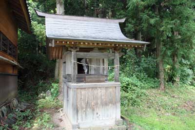 諏訪神社本殿