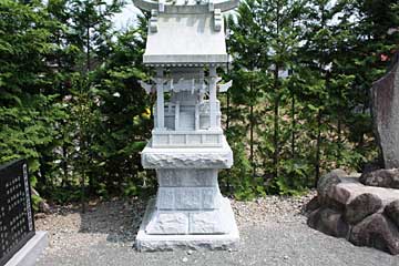 熊野神社祠