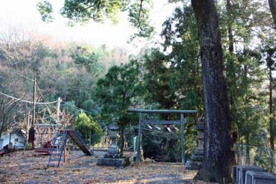 熊野神社境内