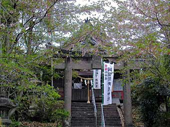 岡留熊野座神社鳥居