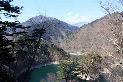 小河内神社参道から