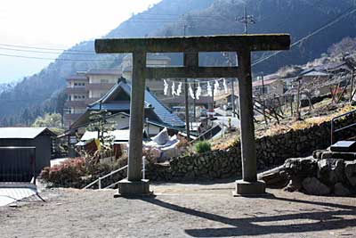 元栖神社境内から