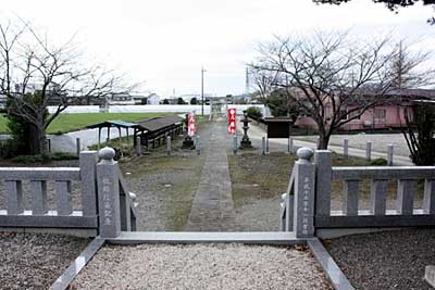 八幡神社境内