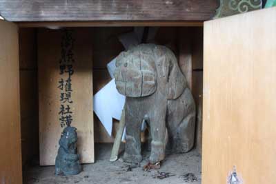 熊野権現社祠の内部