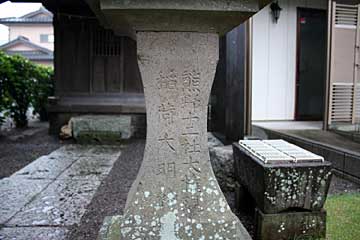 熊野神社石灯籠
