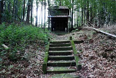 熊野神社境内