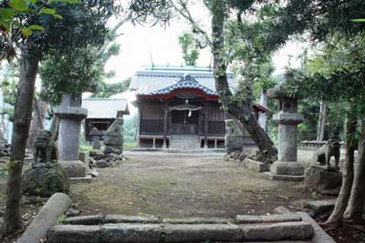 小河泉水神社境内