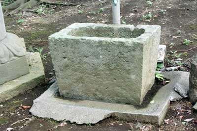 小河泉水神社手水石