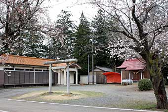 熊野神社境内