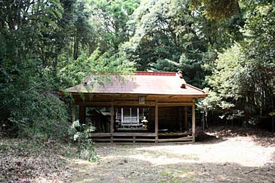 三社神社境内