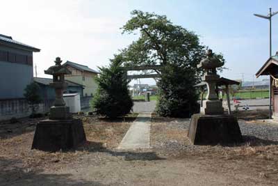 熊野神社境内