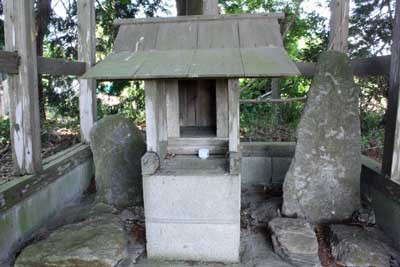 熊野神社祠