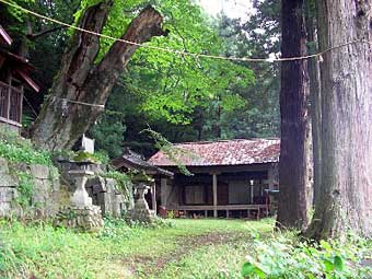 熊野神社境内