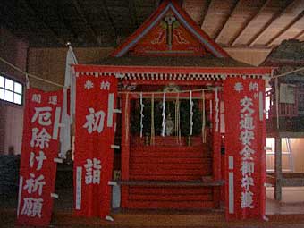 熊野神社拝殿内