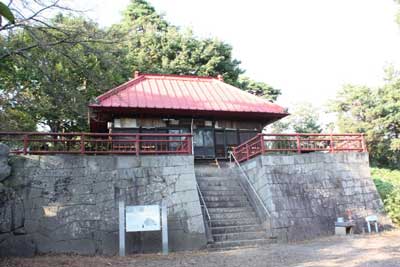 山梨岡神社遠景