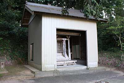 東山神社覆屋